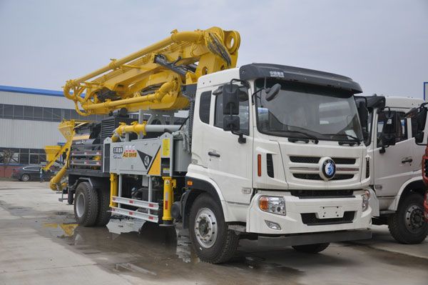 混凝土攪拌泵車在福建新機(jī)開工，祝老板財(cái)源滾滾來